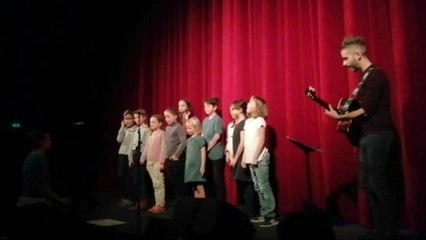 Les enfants en ouverture du concert Bulles de Fardet
