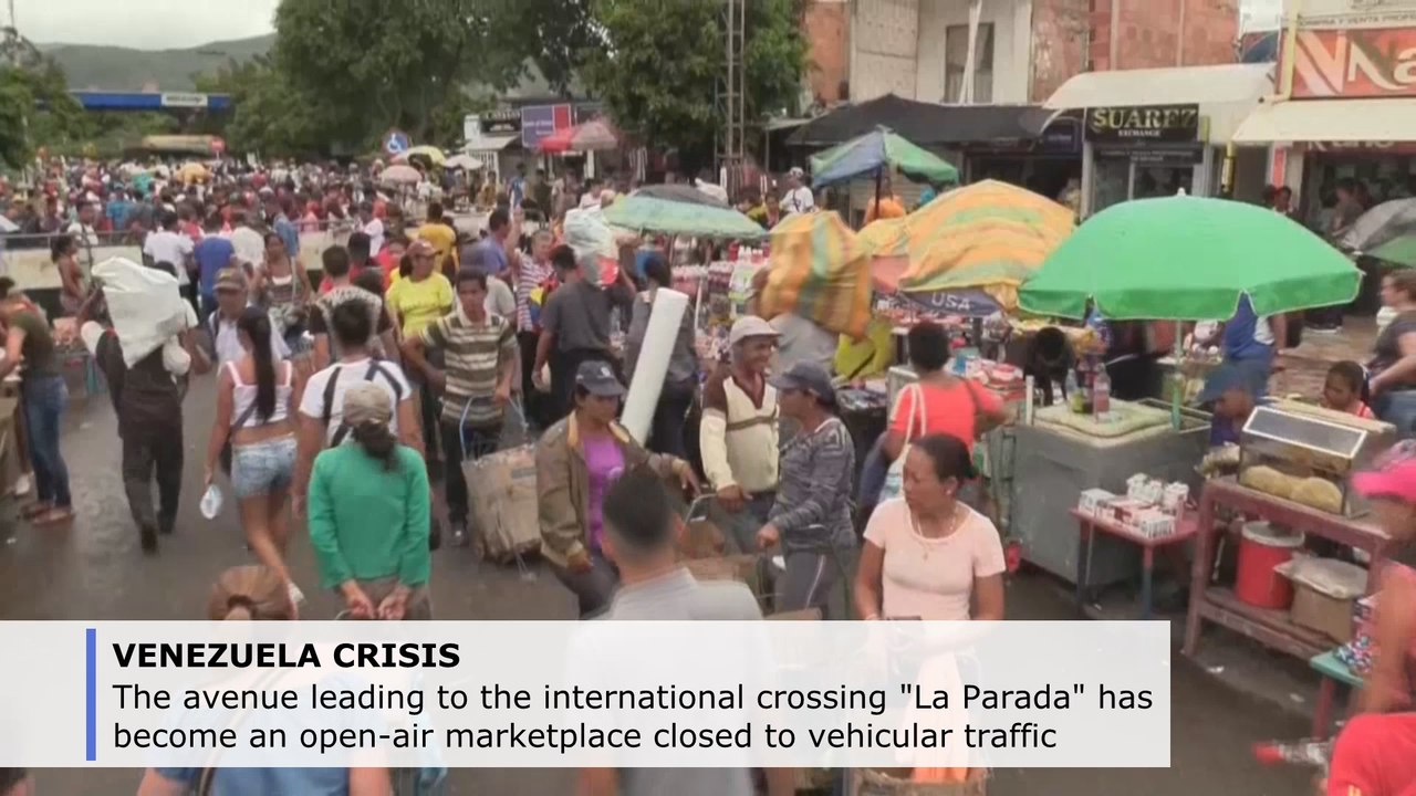 Venezuelans fleeing crisis head for dusty Colombian border town