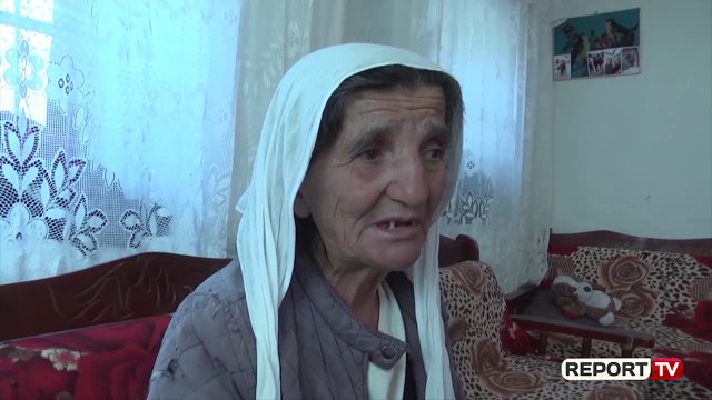 Report TV - Dhoma të ndara me gardh, 8 pjesëtarët e një familje në Klos jetojnë mes mjerimit