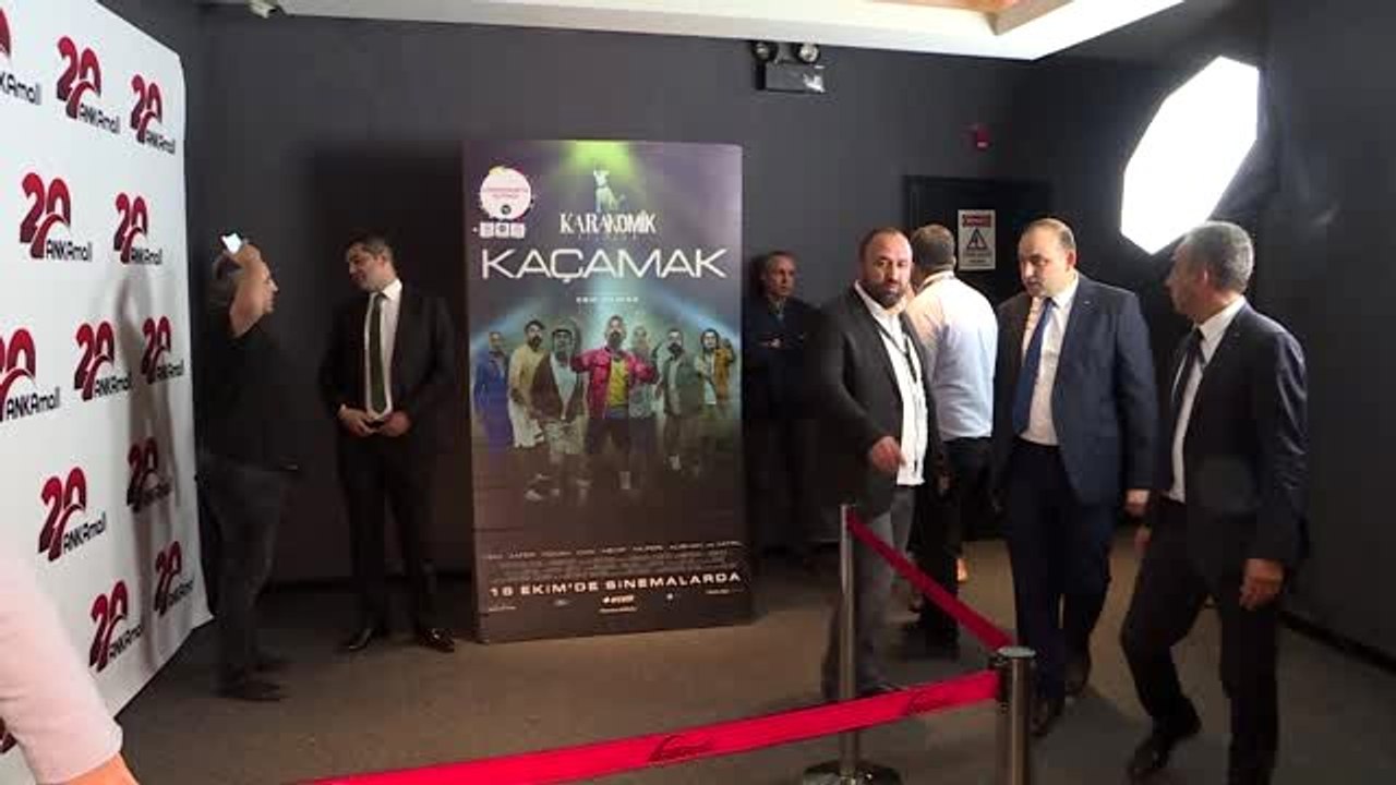 Cem Yılmaz, "Karakomik Filmler"in Başkent gösterimine katıldı