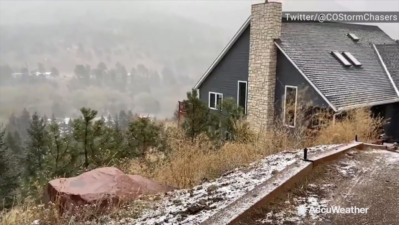 Snow flurries beginning to build