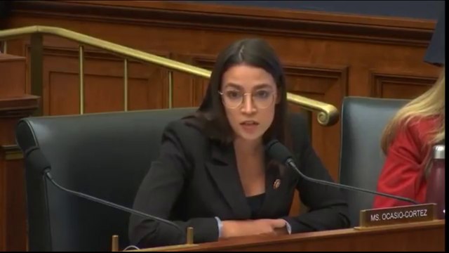 Désinformation sur Facebook: Alexandria Ocasio-Cortez coince Mark Zuckerberg