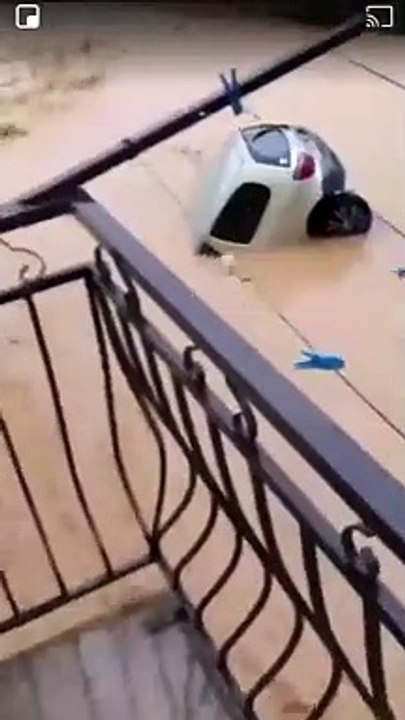 À Servian, des inondations d’eau emporte de nombreux véhicules