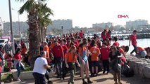 İzmir hollandalı ve türk öğrenciler iklim değişikliğine dikkat çekmek için çöp topladı