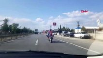 Antalya-motosikletiyle karayolunda seyreden örümcek adam kostümlü sürücü şaşırttı