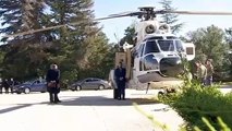 Los militares que pilotan el helicóptero de Franco esperan al margen