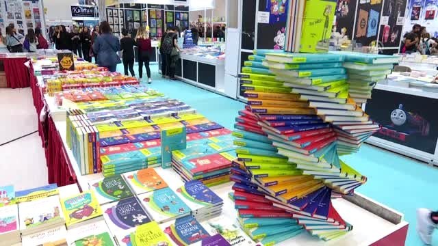 Ankara Kitap Fuarı'na yoğun ilgi -Arınç