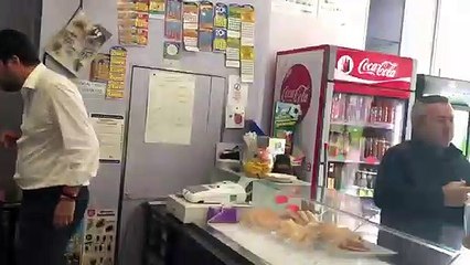 Matteo Salvini barista per un giorno