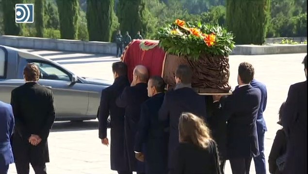 Los restos de Franco salen del Valle de los Caídos 43 años después