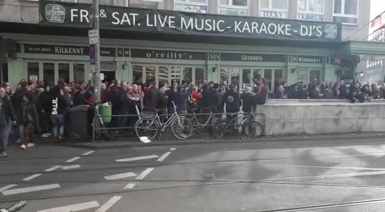 Europa League: les supporters du Standard mettent l'ambiance à Francfort
