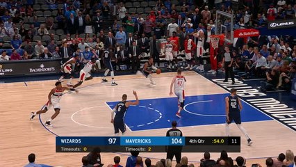 Video herunterladen: Porzingis alley-oops on Mavericks debut