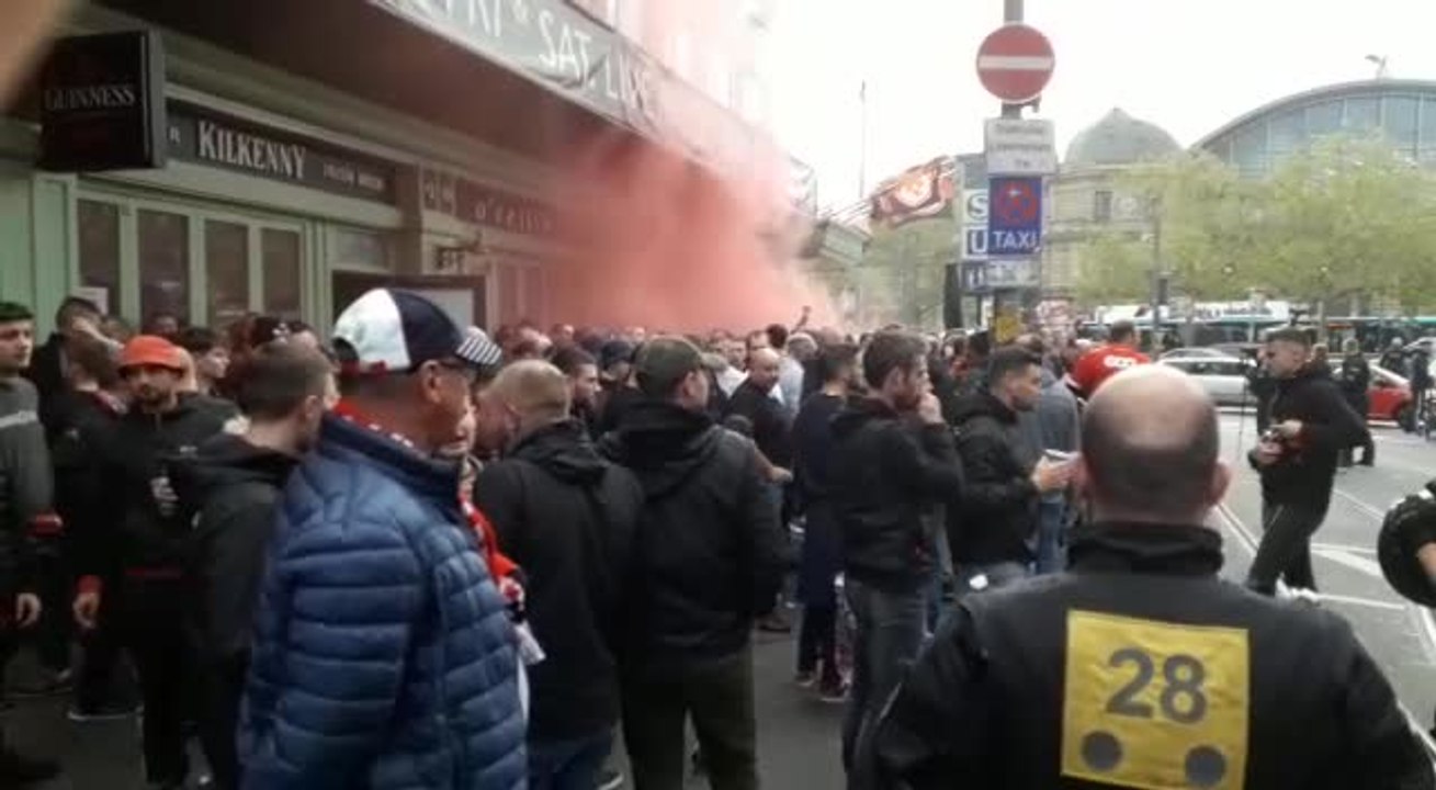 Europa League: les supporters du Standard mettent l'ambiance à Francfort