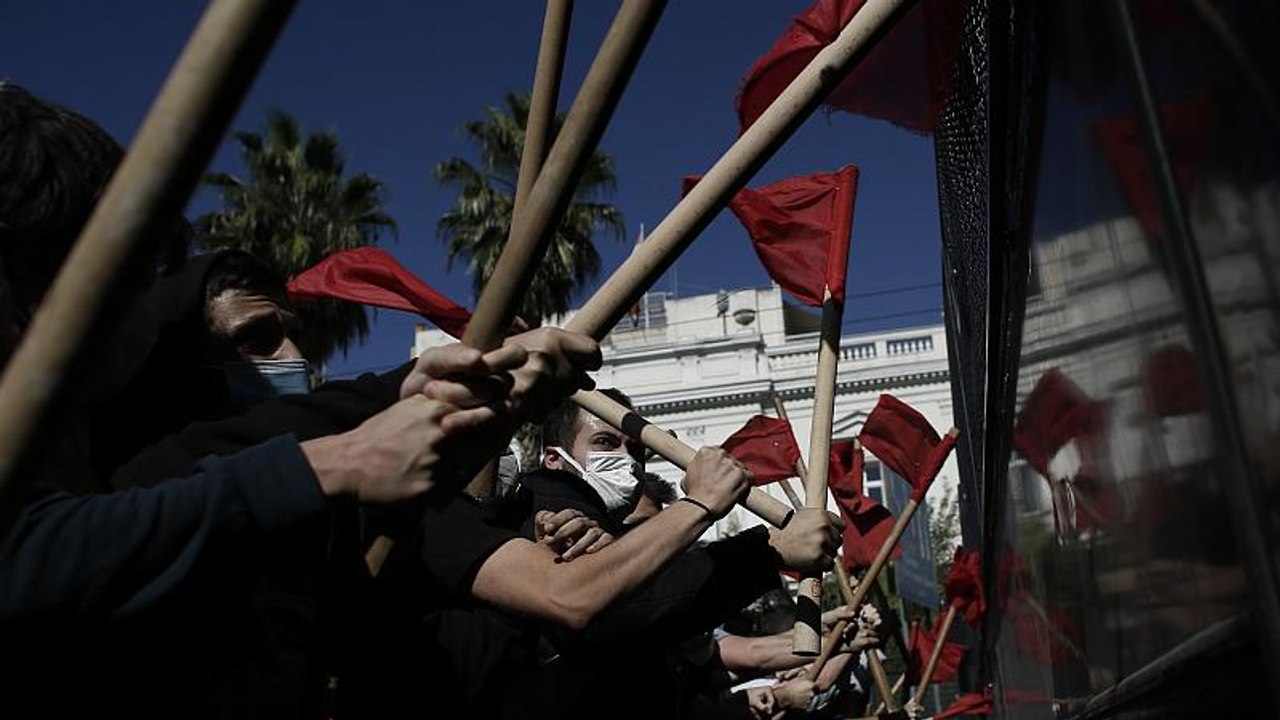 Επεισόδια στην πορεία των φοιτητών στο κέντρο της Αθήνας