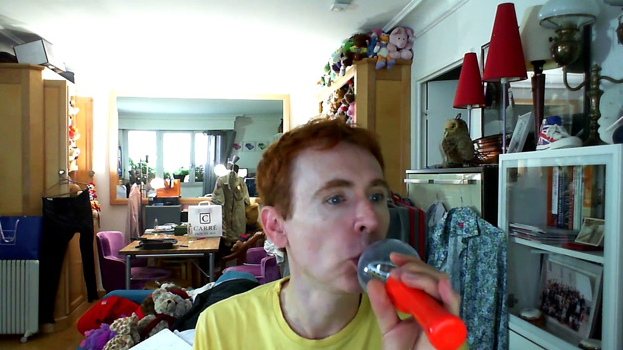 Wiwi égratigne "seul" de Jacques Brel