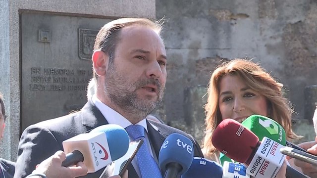 Ábalos y Díaz rinden homenajea a los represaliados del franquismo en Sevilla