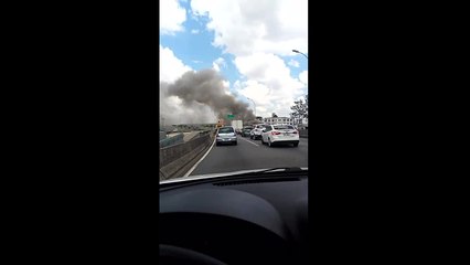 Fogo que assustou quem passava pela Linha Verde era treinamento dos Bombeiros