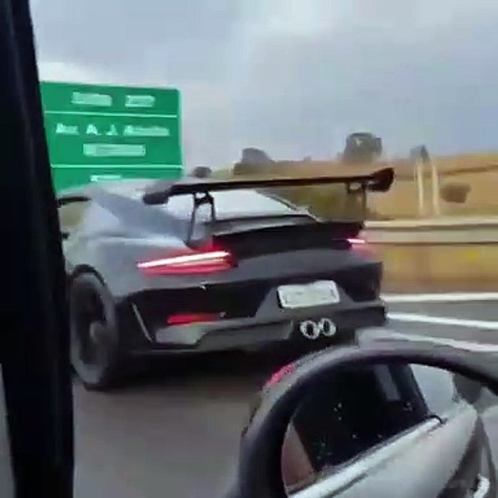 Porsche ile Postayı Koyan Çocuk