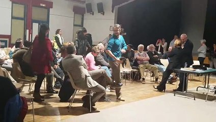 Le député du Nord Laurent Pietraszewski chahuté par des gilets jaunes dans la Drôme