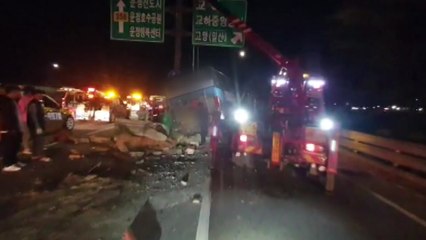 제2자유로서 버스 등 3중 충돌...16명 다쳐 / YTN