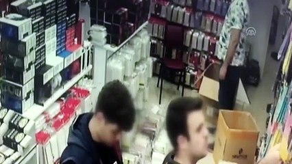 İş yerinden hırsızlık anı güvenlik kamerasında - İZMİR