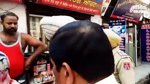 घाटे से दुखी हो दुकान में फंदा लगा की आत्महत्या, दो बेटियों का पिता था पवन