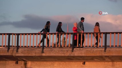 Kuşların gün batımı dansı hayran bıraktı