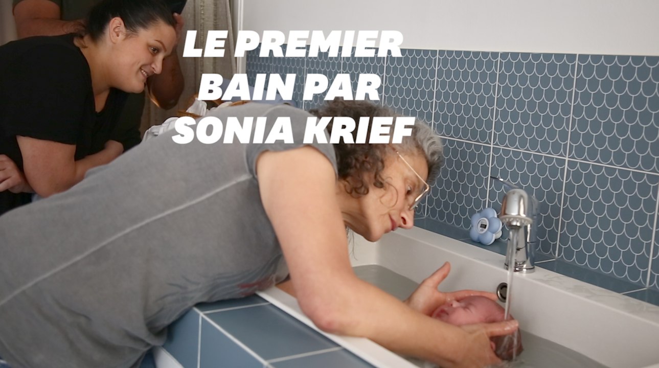 Avec le bain bébé de Sonia Krief, le nouveau-né retrouve les sensations in utero