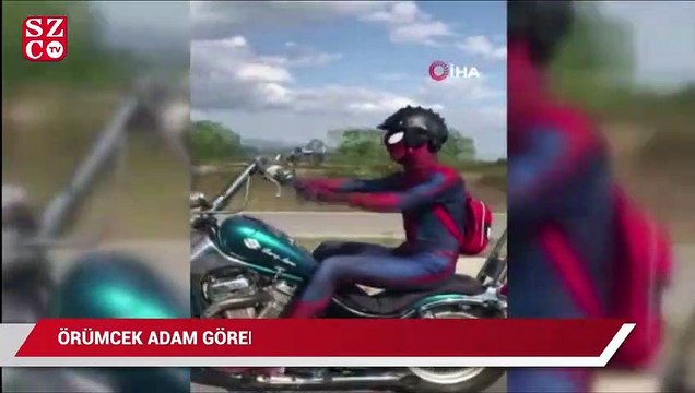 Karayolundaki motosikletli örümcek adam görenleri şaşırttı
