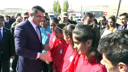 Meralarda antrenman yapan milli sporcular salona kavuştu