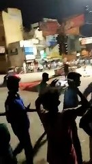 రెచ్చిపోయిన ఫ్యాన్స్: థియేటర్ ధ్వంసం,,అర్ధరాత్రి విధ్వంసం: 32 మంది అరెస్టు