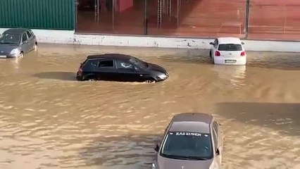 Étonnant : la rue de Limbourg sous eau à Verviers