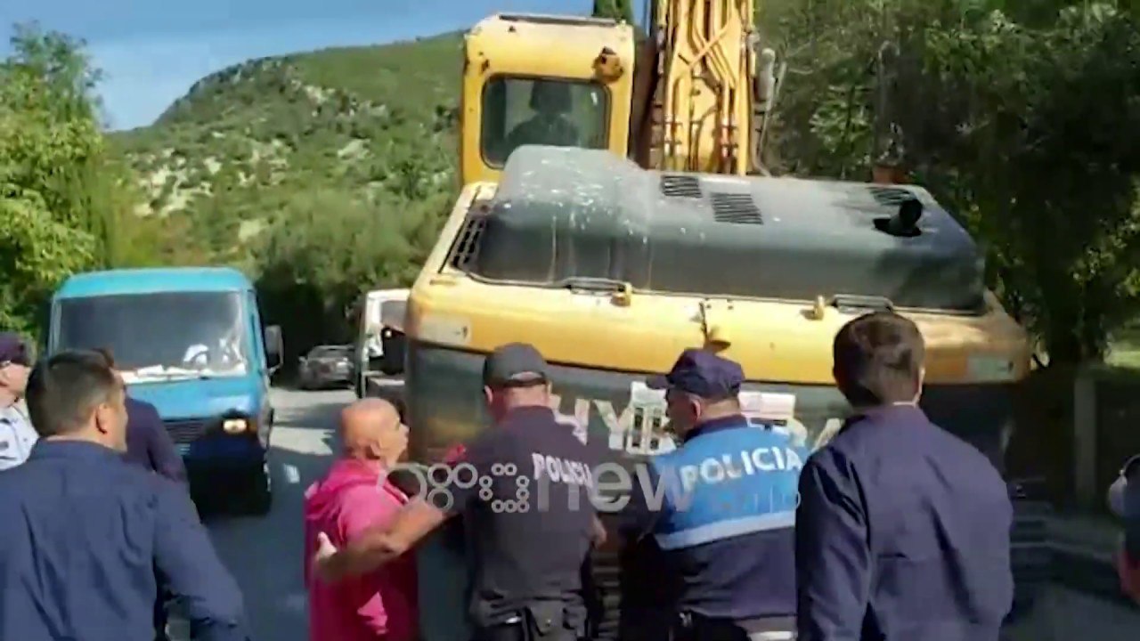Ora News - Përplasje mes banorëve në Vlorë policisë e inspektorëve të IKMT