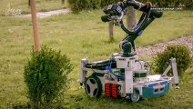 This Handy Robo-Gardener Wants to Shape Up Your Lawn