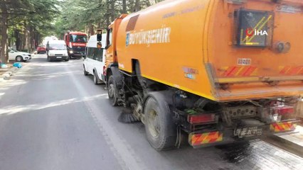 Mezarlıklarda kış öncesi kapsamlı temizlik çalışması