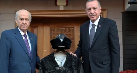 Bahçeli'nin Cumhurbaşkanı Erdoğan'a hediye ettiği hakan kaftanının sırrı