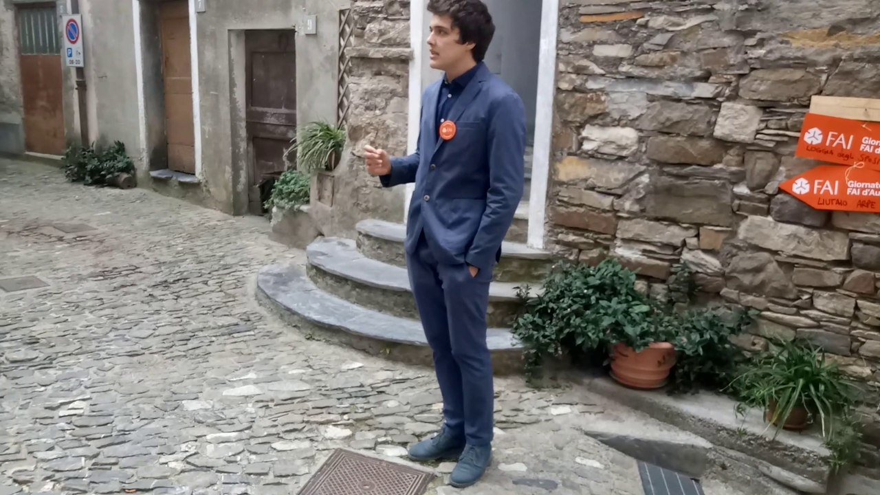 Stefano Roggeri , nell'ambito delle giornate FAI d'Autunno,della provincia di Imperia,  illustra  la storia di Montalto Ligure.