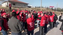 Eskişehir yürüyüşlerine izin verilmeyen işçiler oturma eylemine başladı