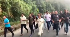 Mamata Banerjee Jogs 10 km With Entourage In Hills Of Darjeeling | Oneindia Malayalam