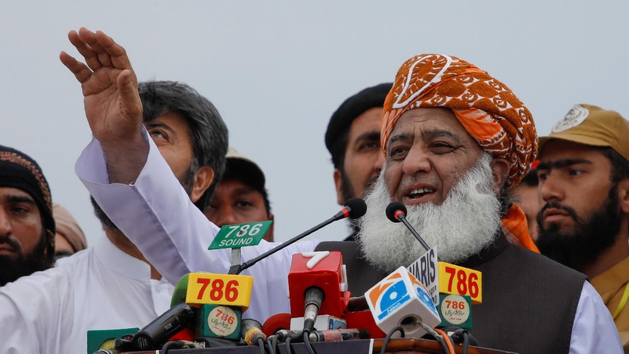 Pakistan's opposition joins hands, seeks PM Kha...