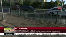 Carabineros reprimen a manifestantes en Comisaría de Peñalolén