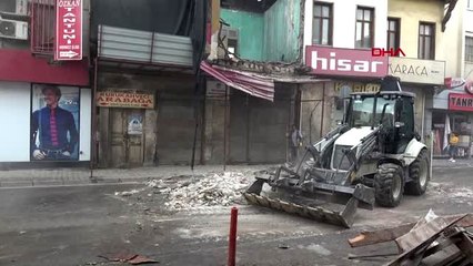 Mersin'de koruma altındaki tarihi bina çöktü