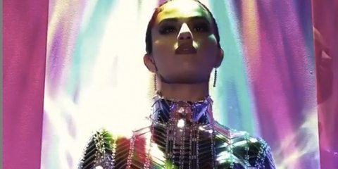 A Selena Gomez le dan igual sus kilos de más en el adelanto de su nuevo vídeo