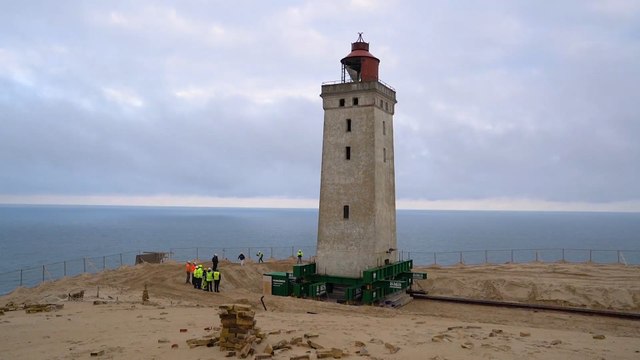 الدنمارك: تحريك منارة بحرية مسافة 70 متر !!!