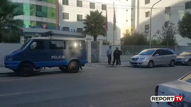 Tjetërsuan 68 mijë m2 tokë shtetërore pranë Kepit të Rodonit/ Pranga 18 ish-zyrtarëve të Kadastrës