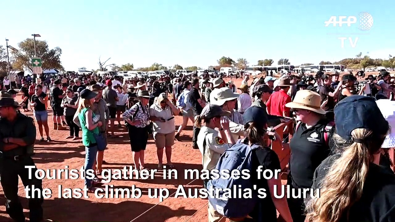 Uluru closed to climbers after crowds make final ascent
