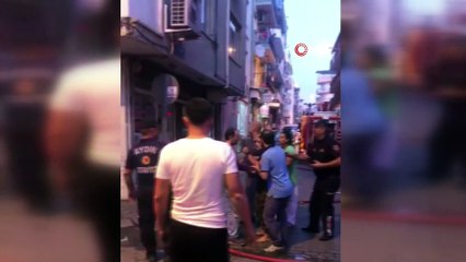 Anne ve çocuğunun mahsur kaldığı yangında can pazarı kamerada
