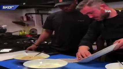 Trabzonsporlu Sturridge, balık pişirdi, soğan kırma akımına katıldı