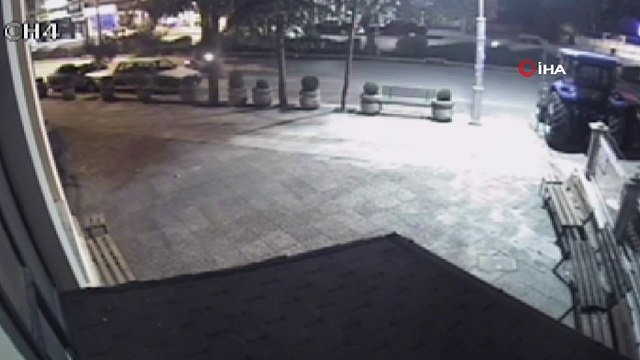 Cami için toplanan parayı çelik kasadan çalan hırsız, bozuk paraları bile bırakmadı... O anlar kamerada
