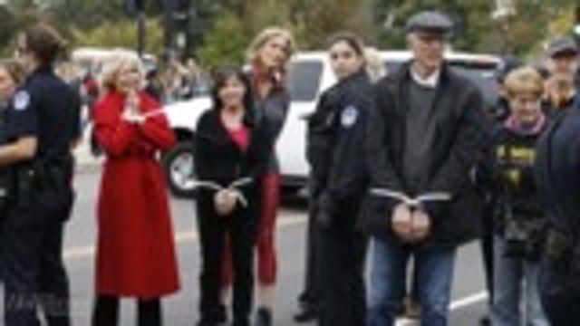Jane Fonda and Ted Danson Arrested Over Climate Change in Washington D.C. | THR News