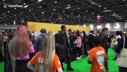 Yungblud meets fans & signs new graphic novel at Comic Con London